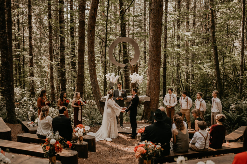 Bride and groom get married at an outdoor wedding venue in Washington state.